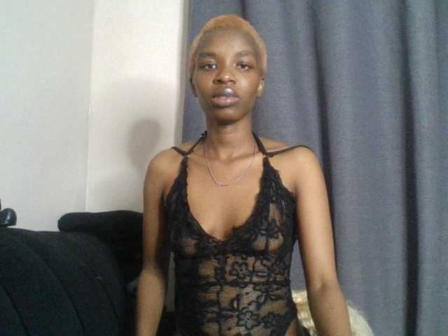 Juicygirl-1 live cam on BongaCams