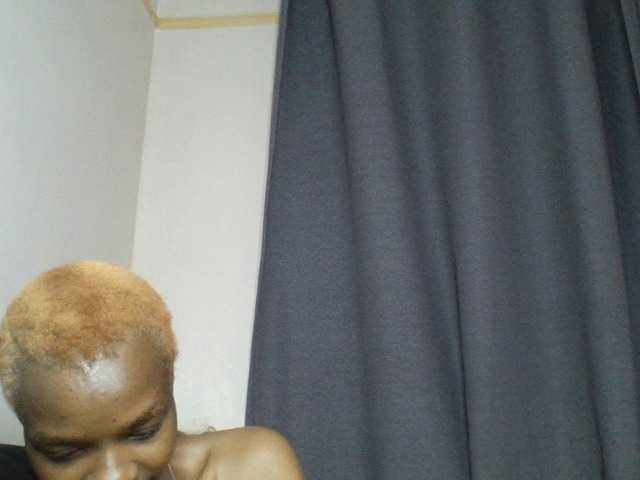 Juicygirl-1 live cam on BongaCams