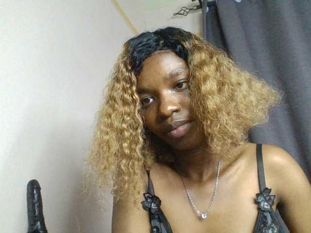 Juicygirl-1 live cam on BongaCams