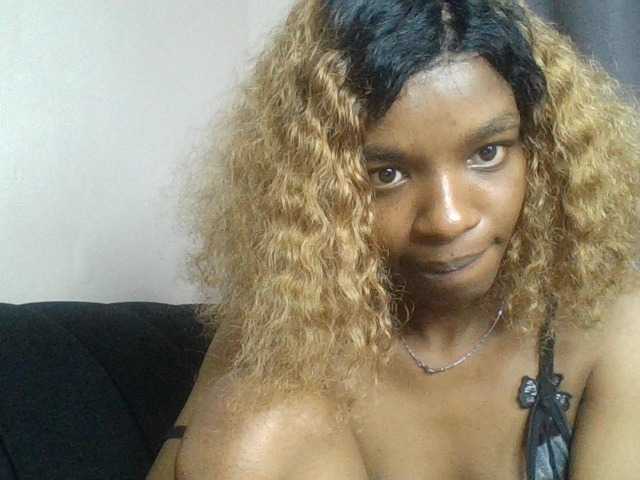 Juicygirl-1 live cam on BongaCams
