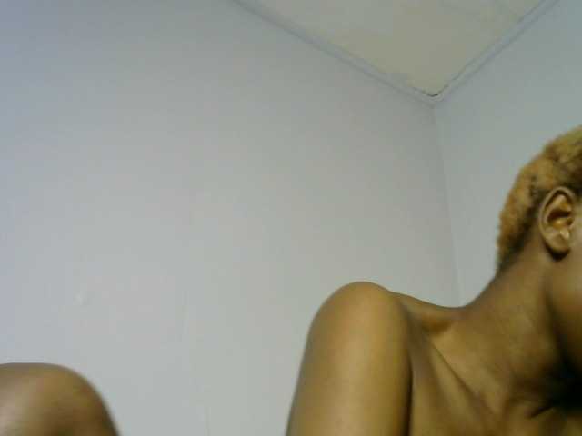 Juicygirl-1 live cam on BongaCams