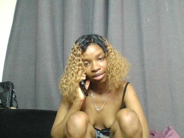 Juicygirl-1 live cam on BongaCams