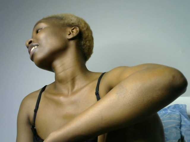 Juicygirl-1 live cam on BongaCams