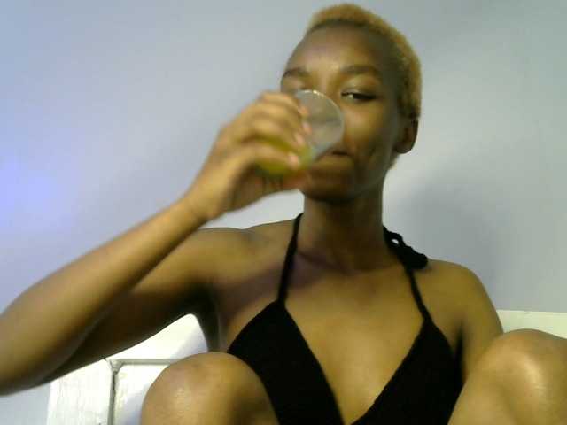 Juicygirl-1 live cam on BongaCams