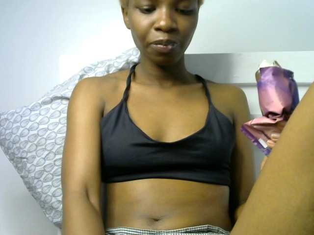 Juicygirl-1 live cam on BongaCams