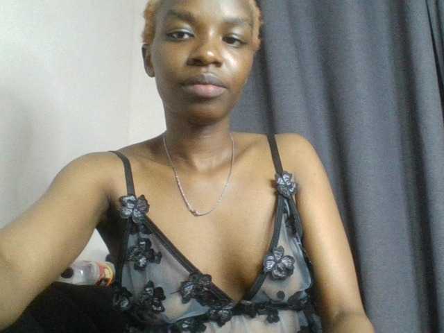 Juicygirl-1 live cam on BongaCams