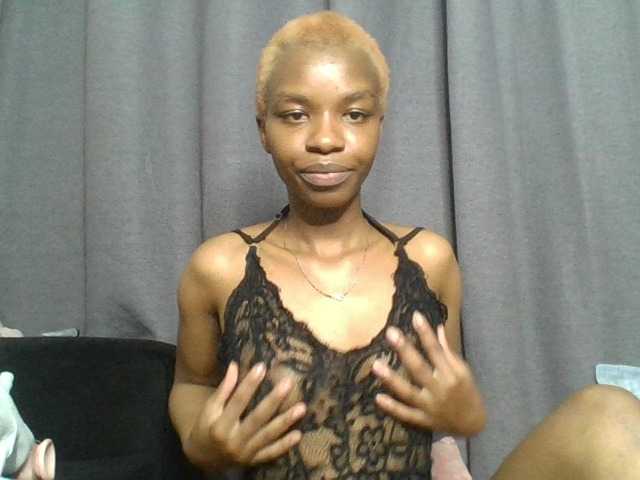 Juicygirl-1 live cam on BongaCams