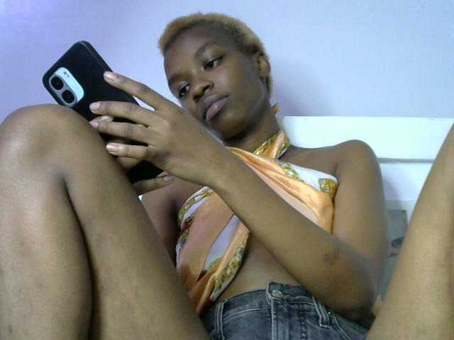 Juicygirl-1 live cam on BongaCams