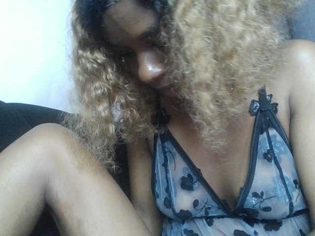 Juicygirl-1 live cam on BongaCams