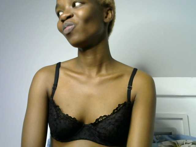 Juicygirl-1 live cam on BongaCams