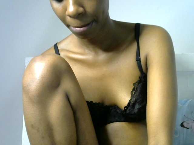 Juicygirl-1 live cam on BongaCams
