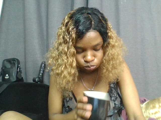 Juicygirl-1 live cam on BongaCams