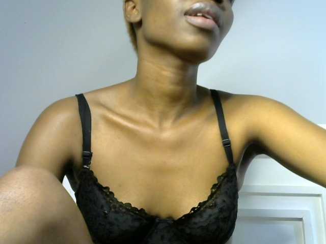 Juicygirl-1 live cam on BongaCams