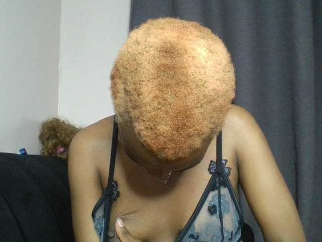 Juicygirl-1 live cam on BongaCams