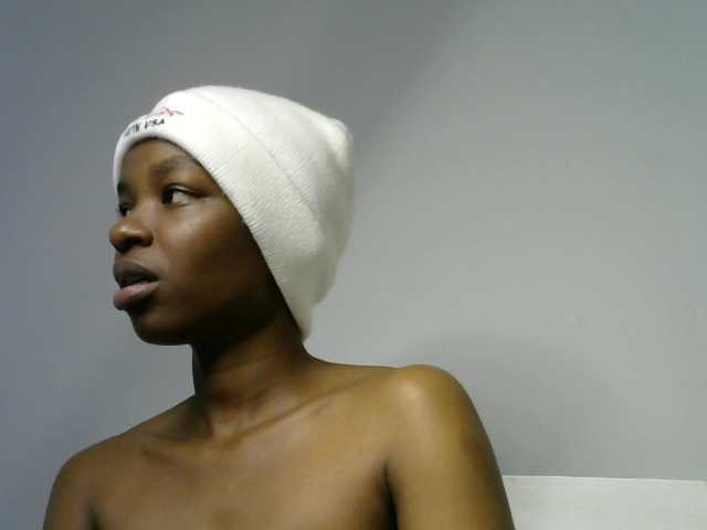 Juicygirl-1 live cam on BongaCams
