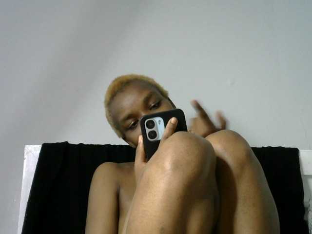 Juicygirl-1 live cam on BongaCams
