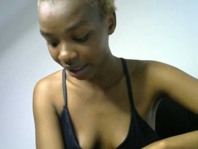 Juicygirl-1 live cam on BongaCams