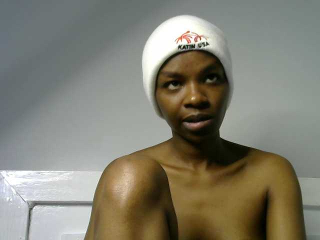 Juicygirl-1 live cam on BongaCams