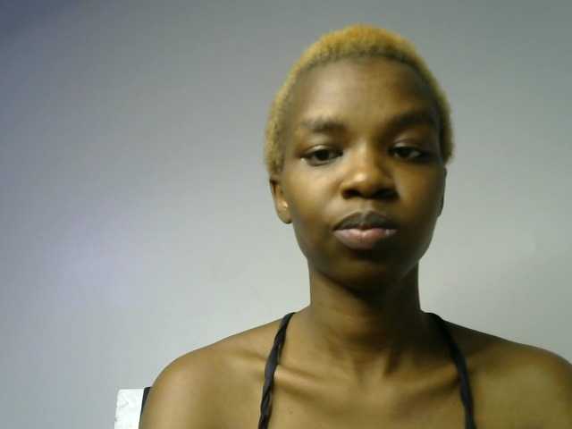 le modèle Juicygirl_ est en webcam porno dans un show sur le site bongacams, il possède les tags suivants: Ebony,Blonde,Trimmed