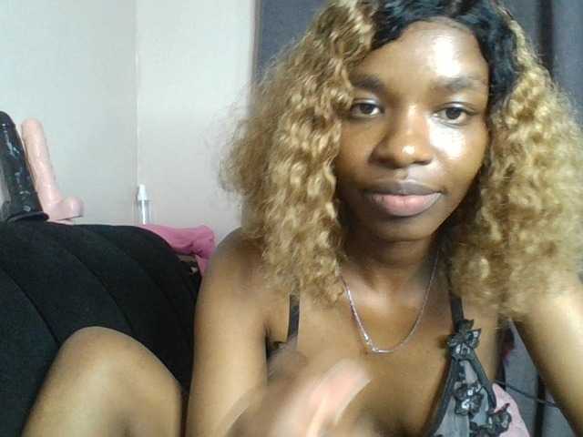 Juicygirl-1 live cam on BongaCams
