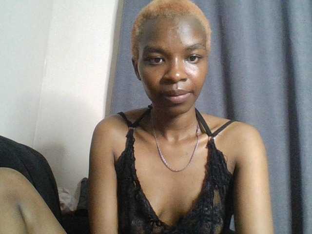 Juicygirl-1 live cam on BongaCams