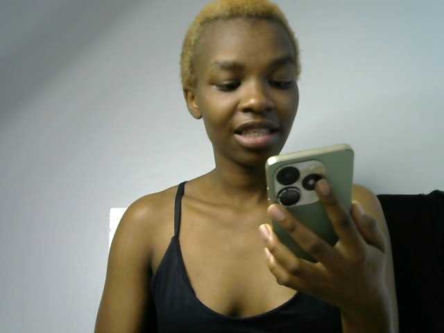 Juicygirl-1 live cam on BongaCams