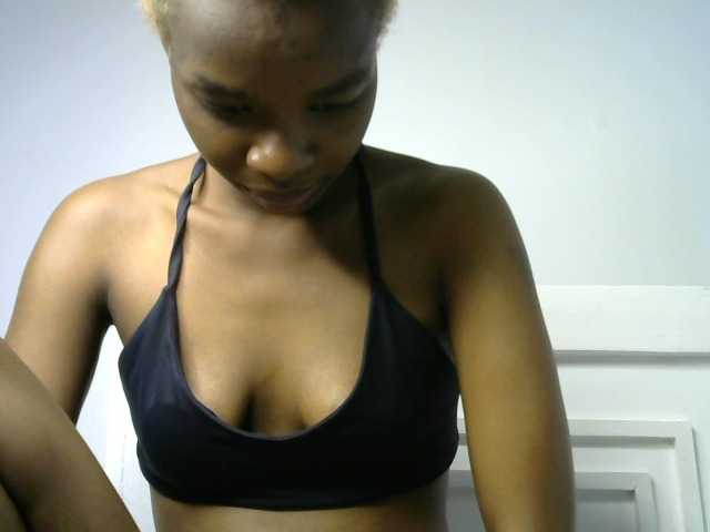 Juicygirl-1 live cam on BongaCams