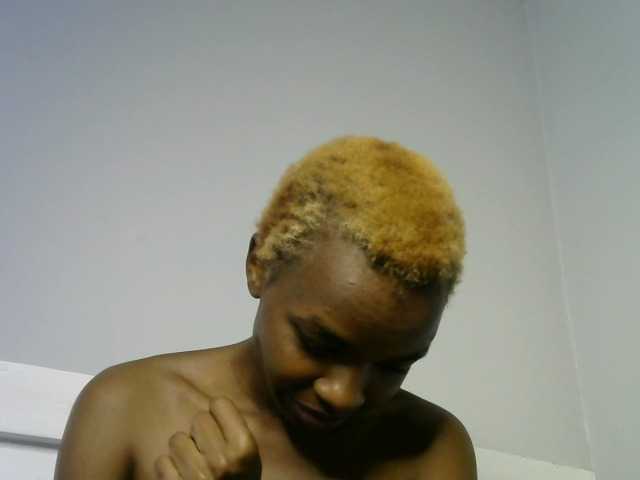 Juicygirl-1 live cam on BongaCams
