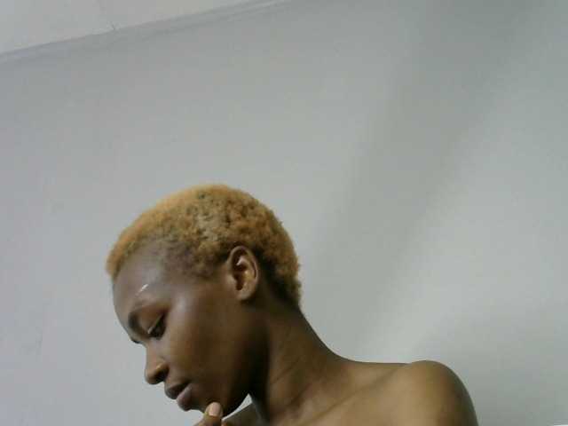 Juicygirl-1 live cam on BongaCams