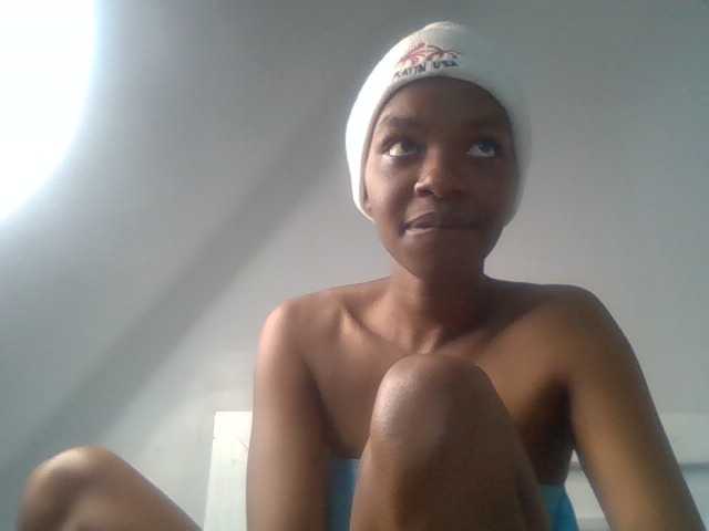 Juicygirl-1 live cam on BongaCams