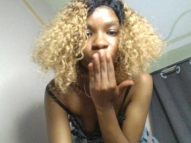 Juicygirl-1 live cam on BongaCams