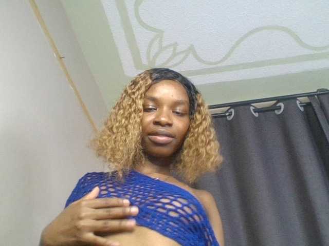Juicygirl-1 live cam on BongaCams