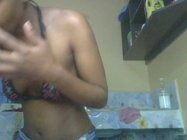Juicygirl-1 live cam on BongaCams