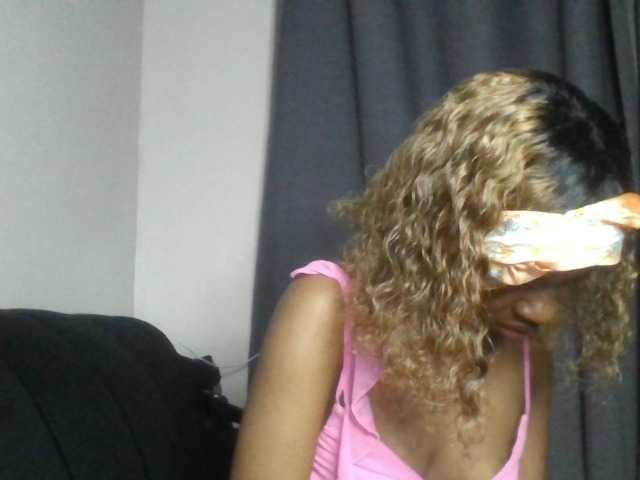 Juicygirl-1 live cam on BongaCams