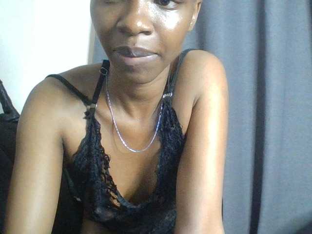 Juicygirl-1 live cam on BongaCams