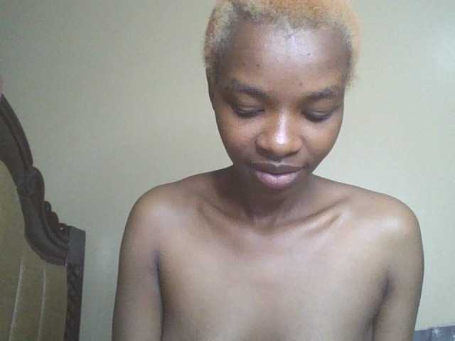 Juicygirl-1 live cam on BongaCams