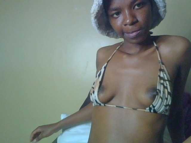Juicygirl-1 live cam on BongaCams
