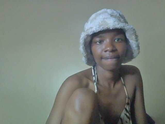 Juicygirl-1 live cam on BongaCams