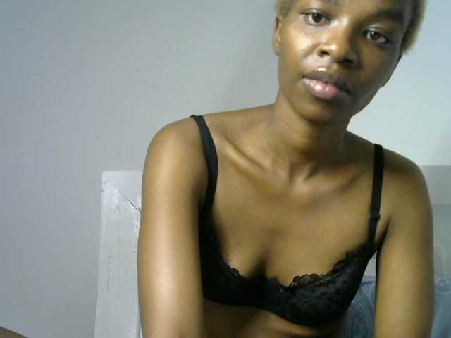 Juicygirl-1 live cam on BongaCams