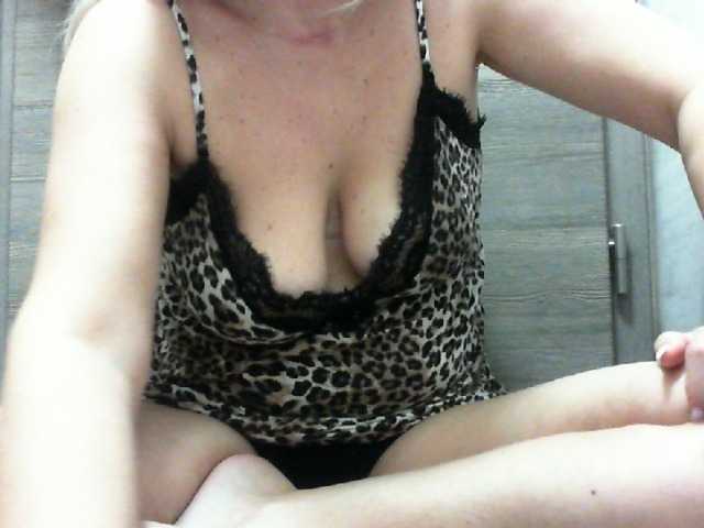 elyseblue, en vivo ahora en BongaCams