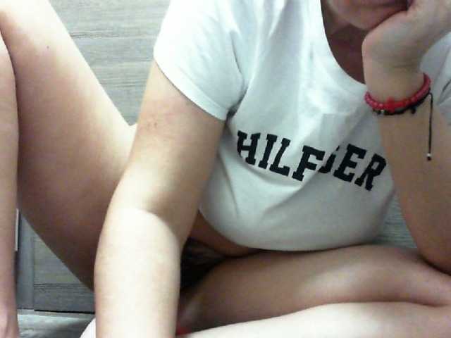 elyseblue live cam on BongaCams