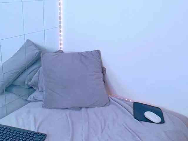 SellennaX webcam