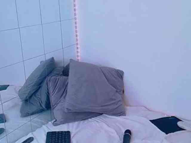 SellennaX webcam