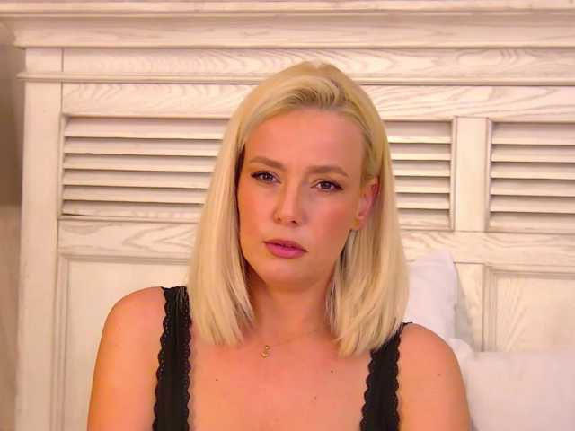 SweetAyra live cam on BongaCams