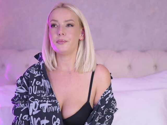 SweetAyra live cam on BongaCams