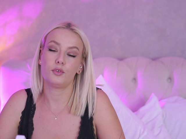 SweetAyra live cam preview