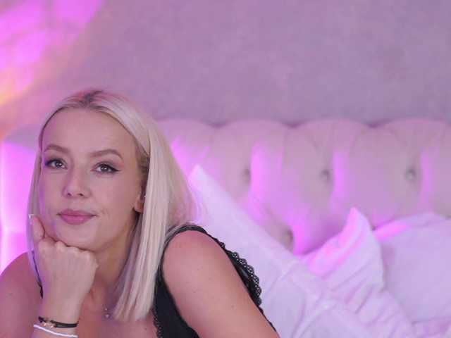 SweetAyra live cam preview