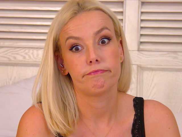 SweetAyra live cam on BongaCams
