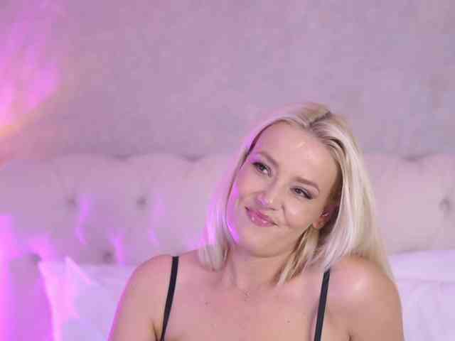 SweetAyra webcam