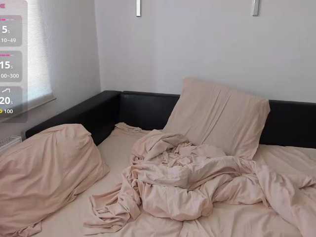 LiaPetite, en directo ahora en BongaCams